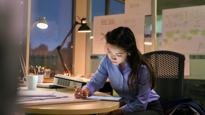 Làm việc và sáng tạo về đêm đang trở thành thói quen của nhiều người trẻ Làm việc và sáng tạo về đêm đang trở thành thói quen của nhiều người trẻ