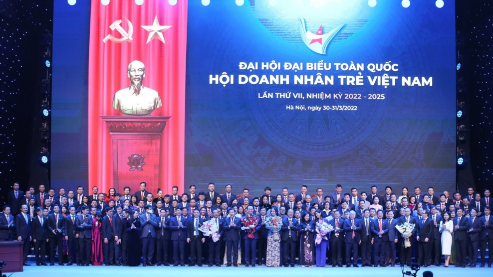 Ủy ban Trung ương Hội Doanh nhân trẻ Việt Nam khóa VII ra mắt tại Đại hội 