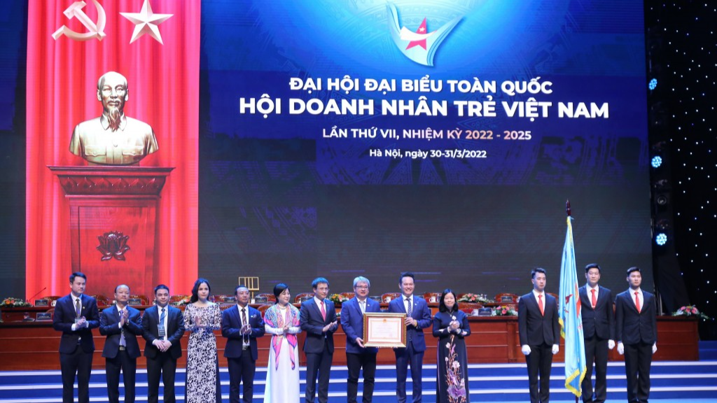 Lễ đón nhận Huân chương lao động hạng Ba của Hội Doanh nhân trẻ Việt Nam 
