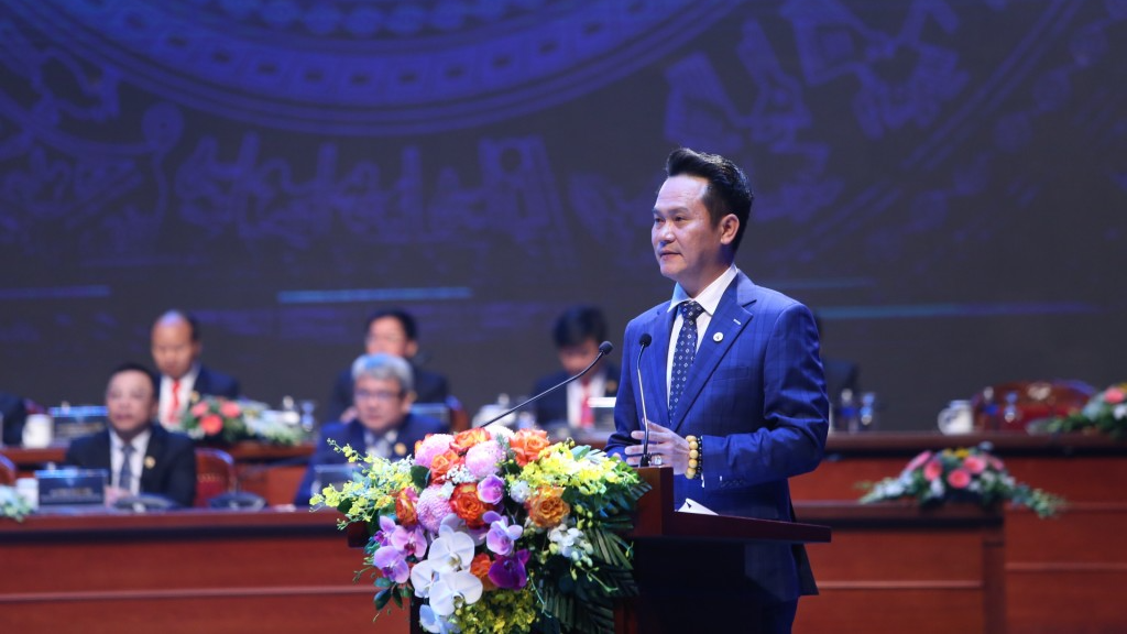 Chủ tịch Trung ương Hội Doanh nhân Việt Nam Đặng Hồng Anh đọc diễn văn khai mạc