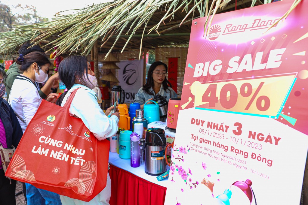 “Cùng nhau làm nên Tết” trao tặng 500 phần quà ý nghĩa đến công nhân lao động khó khăn “Cùng nhau làm nên Tết” trao tặng 500 phần quà ý nghĩa đến công nhân lao động khó khăn