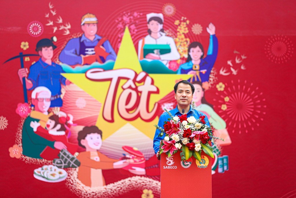 “Cùng nhau làm nên Tết” trao tặng 500 phần quà ý nghĩa đến công nhân lao động khó khăn “Cùng nhau làm nên Tết” trao tặng 500 phần quà ý nghĩa đến công nhân lao động khó khăn