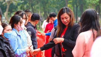 “Cùng nhau làm nên Tết” trao tặng 500 phần quà ý nghĩa đến công nhân lao động khó khăn