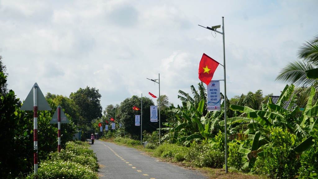 Tuyến đường sử dụng đèn năng lượng mặt trời tại Đồng Tháp thuộc dự án “Thắp sáng đường quê” Trung ương Đoàn phối hợp thực hiện cùng SABECO 