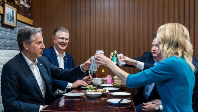 Ngoại trưởng Mỹ ấn tượng với ẩm thực Việt