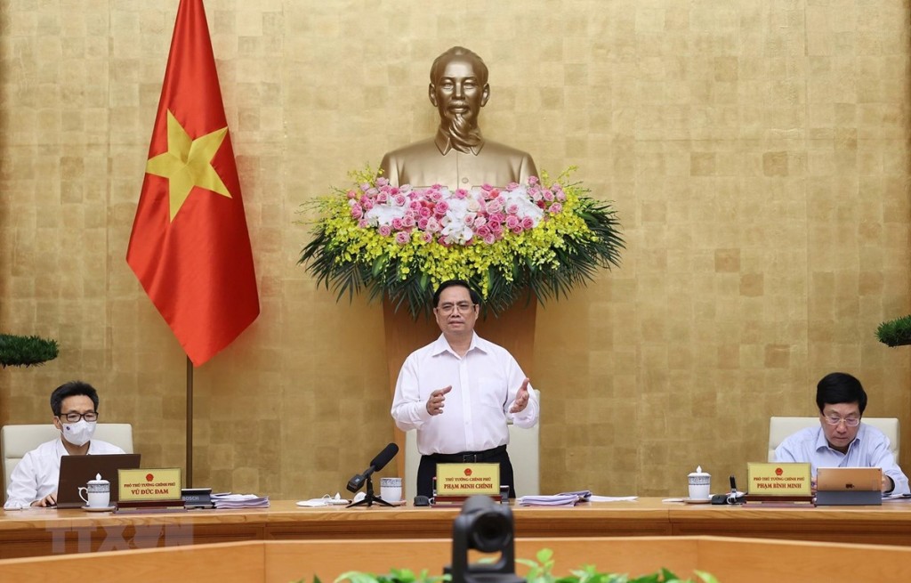 Chính phủ yêu cầu các cấp, các ngành, các địa phương tiếp tục thực hiện đồng bộ, quyết liệt, kịp thời, hiệu quả các nhiệm vụ, giải pháp theo các nghị quyết của Đảng, Quốc hội, Chính phủ