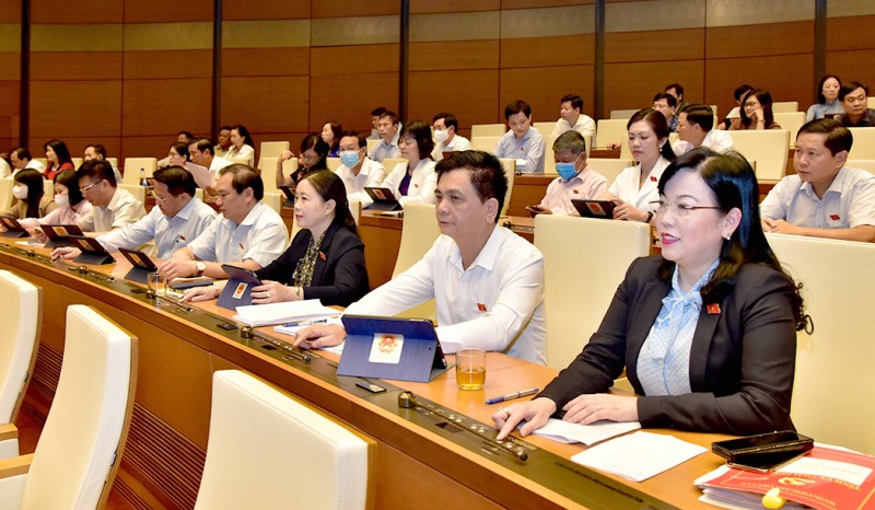 Đại biểu Quốc hội biểu quyết thông qua Nghị quyết về phê chuẩn quyết toán ngân sách nhà nước năm 2020