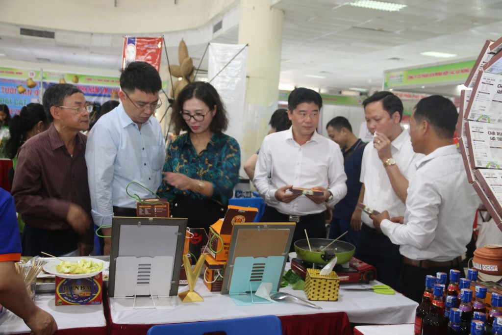 Nông sản, đặc sản các tỉnh đồng bằng sông Hồng hội tụ tại thị trường Hà Nội