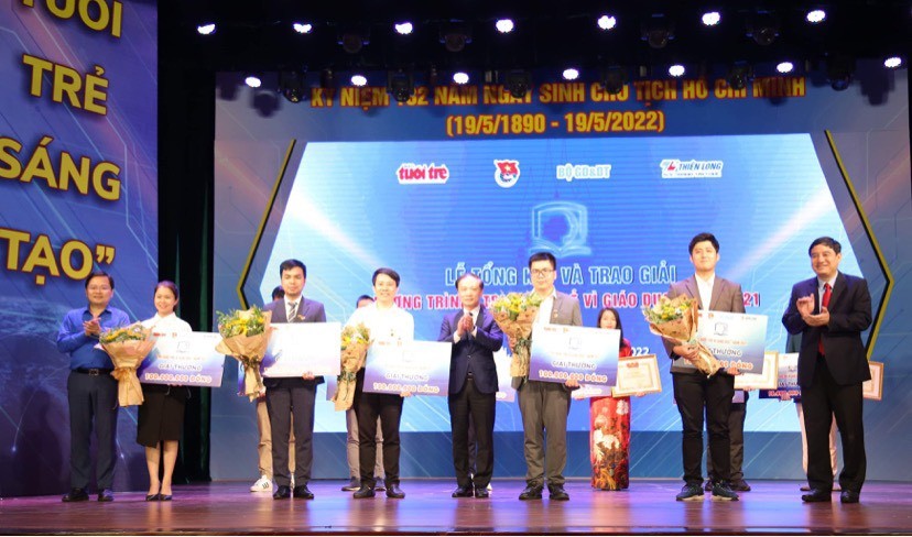  ICORRECT được vinh danh tại lễ tuyên dương “Tri thức trẻ vì giáo dục” năm 2021