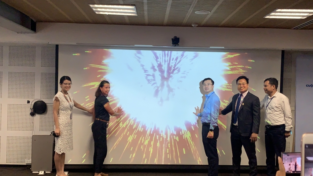 Các đại biểu thực hiện nghi thức phát động cuộc thi Các đại biểu thực hiện nghi thức phát động cuộc thi