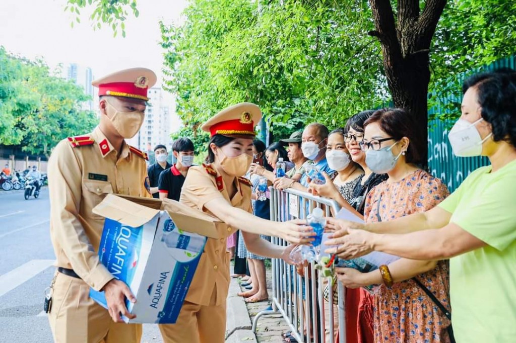 Các chiến sỹ trẻ thấm nhuần lời dạy của Bác Hồ với Công an nhân dân: “Đối với nhân dân, phải kính trọng, lễ phép”