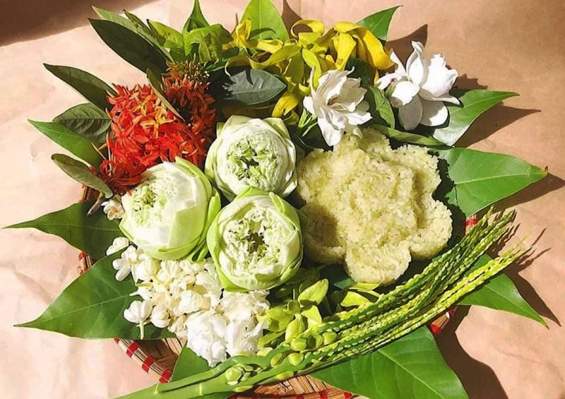 Mẹt hoa thơm, trái cây trên chợ mạng hút khách