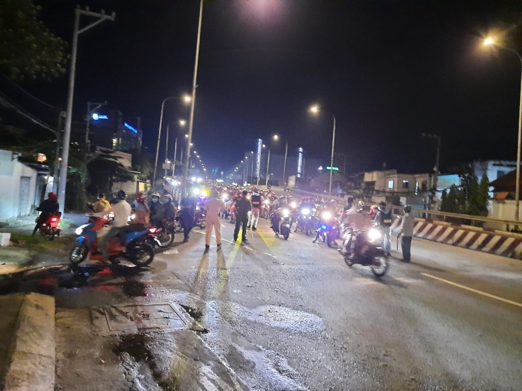 Nhiều người không có giấy xét nghiệm buộc phải quay về nơi cư trú hiện tại