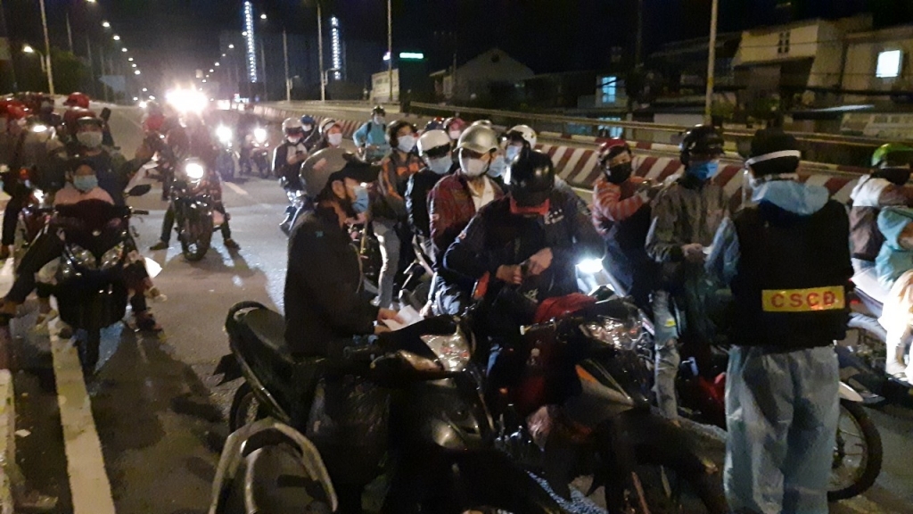 Người lao động rầm rộ xin về quê, các tỉnh, thành phố đang có nguy cơ thiếu nguồn lao động trong công tác triển khai phục hồi kinh tế, sản xuất