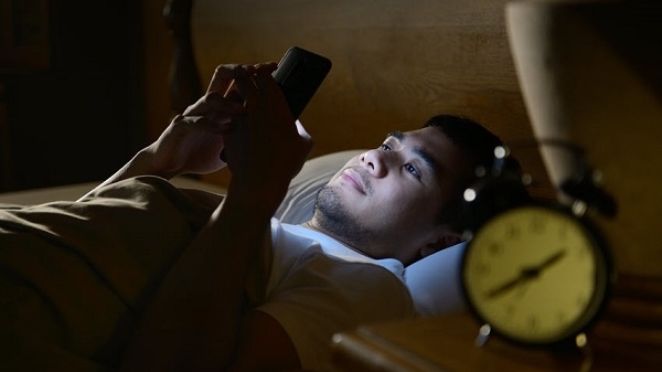 Bạn trẻ nên nên điều chỉnh lại đồng hồ sinh học và thói quen thức đêm của mình để có cơ thể khỏe mạnh