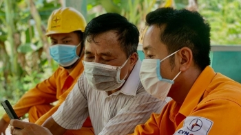 Phó Thủ tướng yêu cầu minh bạch về giá điện và xăng dầu