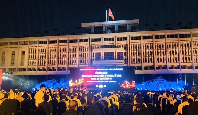 Quang cảnh Lễ tưởng niệm tại đầu cầu TP Hồ Chí Minh