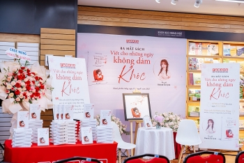 Gói ghém yêu thương và sự dịu dàng vào “Viết cho những ngày không dám khóc”