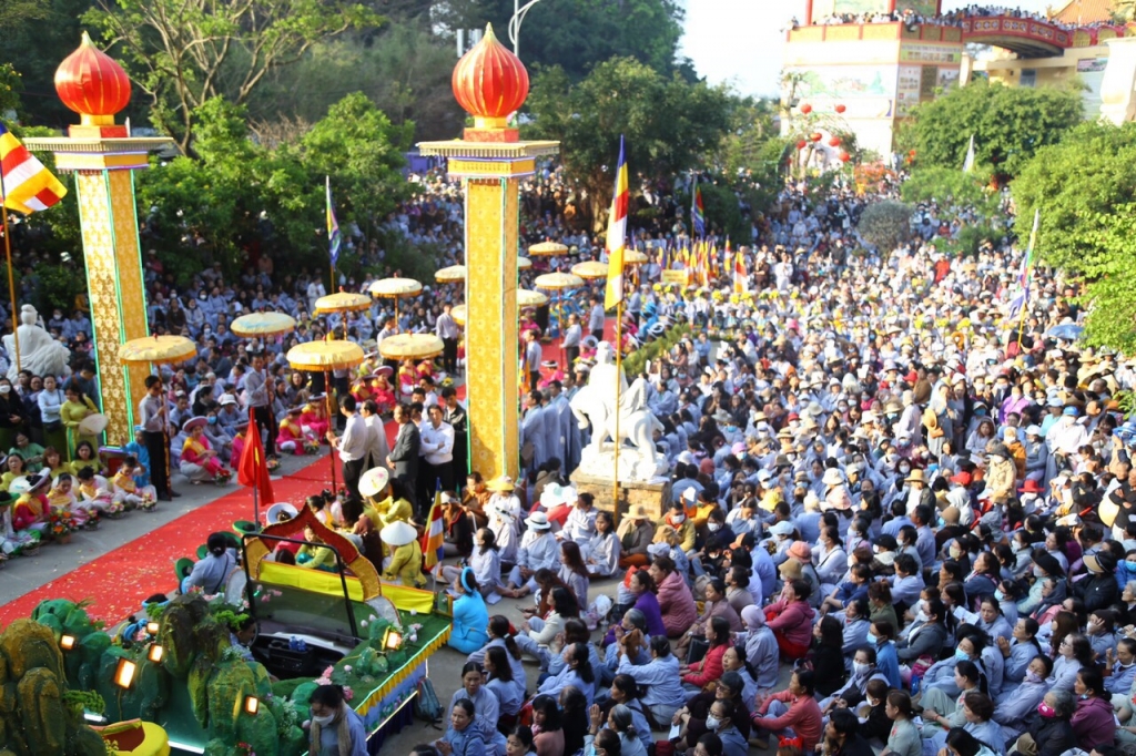 Đà Nẵng: Hàng ngàn người dân đổ về Lễ hội Quán Thế Âm năm 2023
