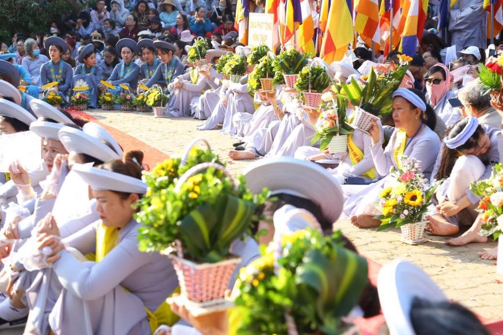 Đà Nẵng: Hàng ngàn người dân đổ về Lễ hội Quán Thế Âm năm 2023