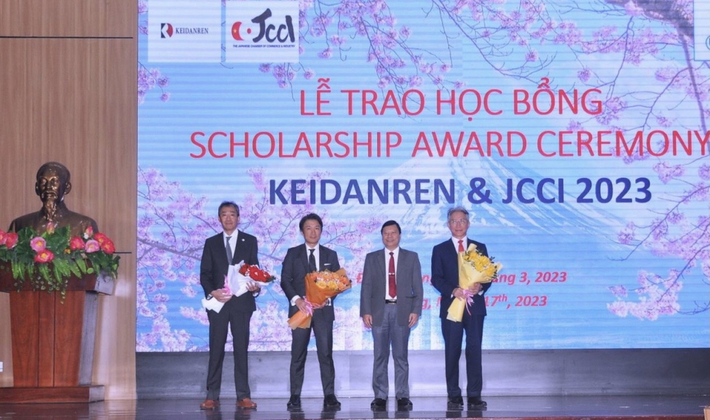 20 sinh viên Đại học Đà Nẵng nhận học bổng Keidanren & JCCI năm 2023