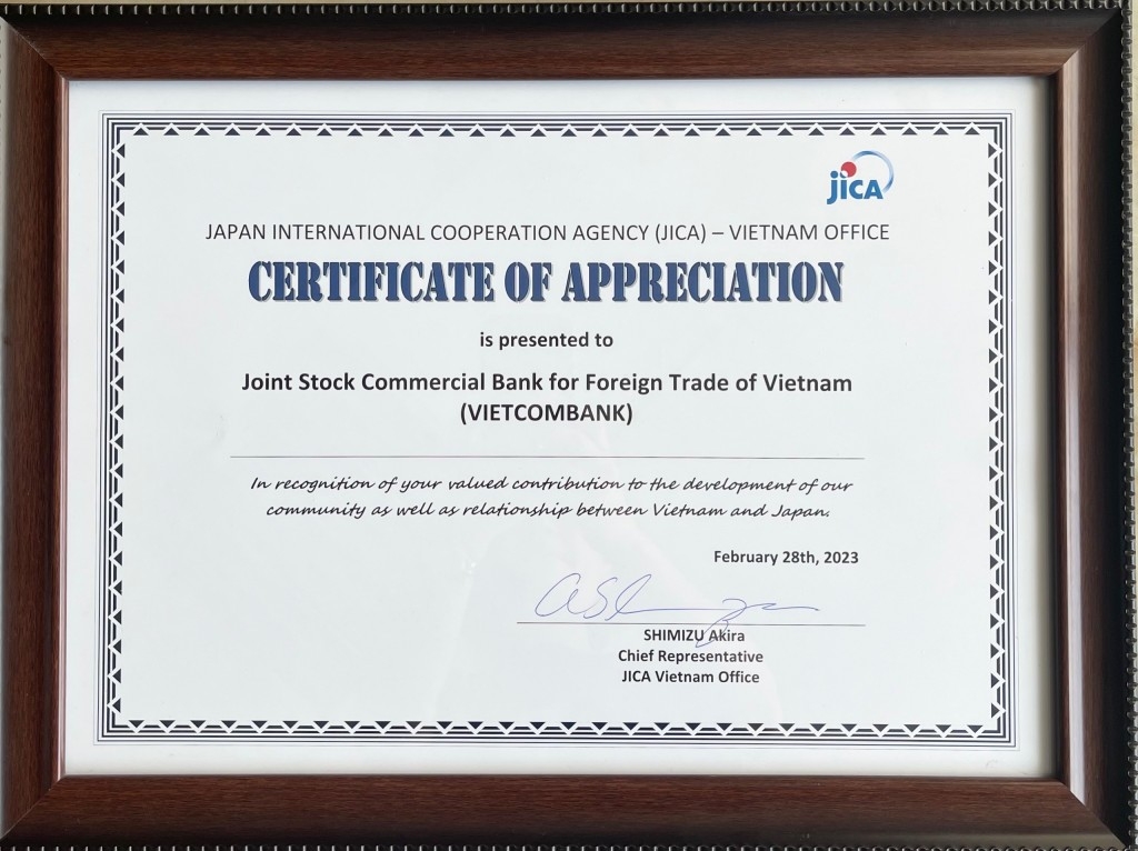 JICA trao tặng kỷ niệm chương cống hiến cho Vietcombank