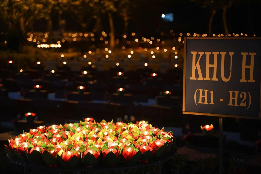 Bình Thuận: Rực sáng hơn 9000 ngọn nến tri ấn các anh hùng, liệt sỹ