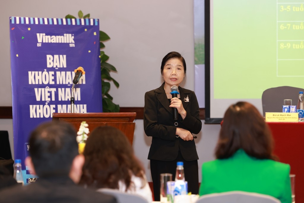 PGS.TS. Lê Bạch Mai, nguyên Phó Viện trưởng Viện Dinh dưỡng Quốc gia thông tin tại họp báo