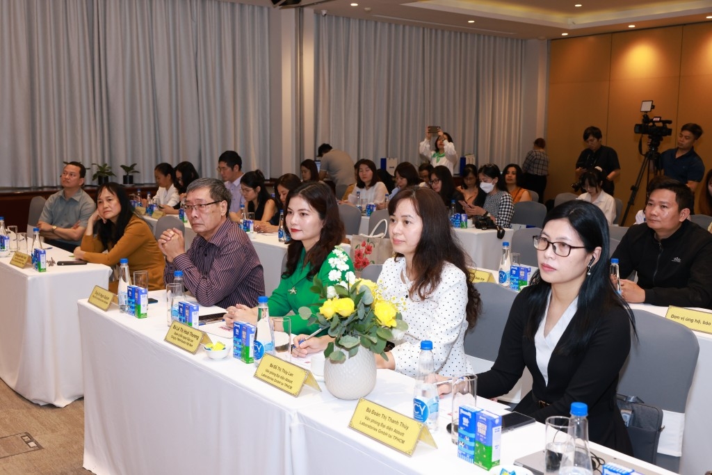 Các đại biểu, khách mời tham dự buổi họp báo