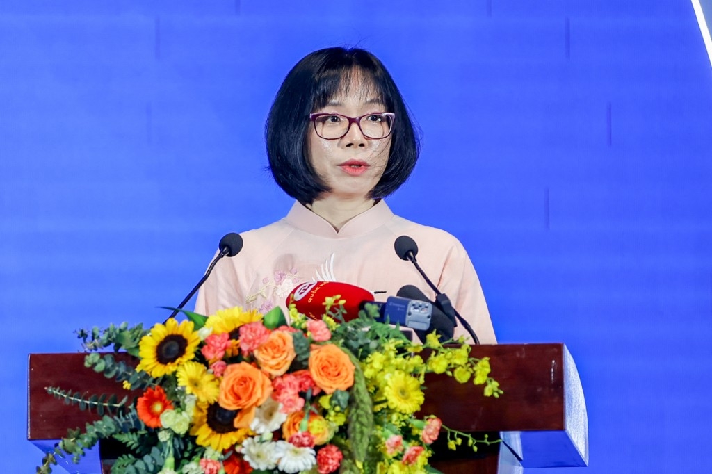 TS. Nguyễn Thị Kim Thanh công tác tại Viện Vật lý, Viện Hàn lâm KH&CN Việt Nam được trao giải thưởng qua 1 công trình được công bố trên tạp chí Physical Review Letters, là tạp chí khoa học hàng đầu thế giới của ngành vật lý - Ảnh: VGP/Nhật Bắc