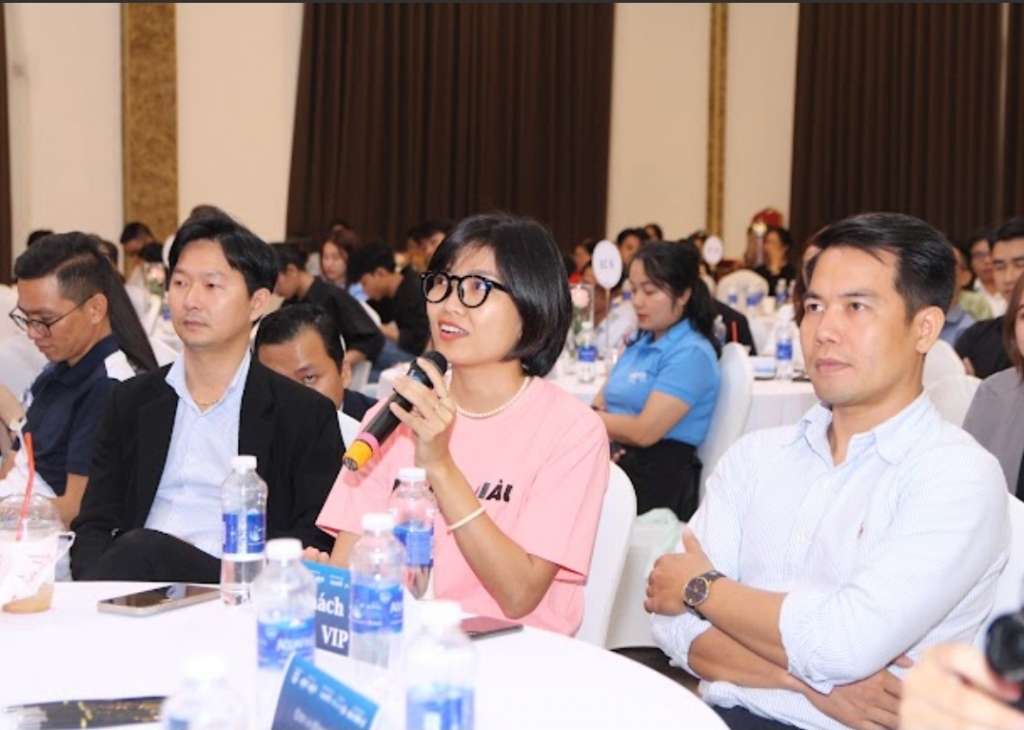 ội thảo còn mang đến cho người tham dự cơ hội trao đổi trực tiếp với các diễn giả uy tín về các vấn đề cá nhân và doanh nghiệp