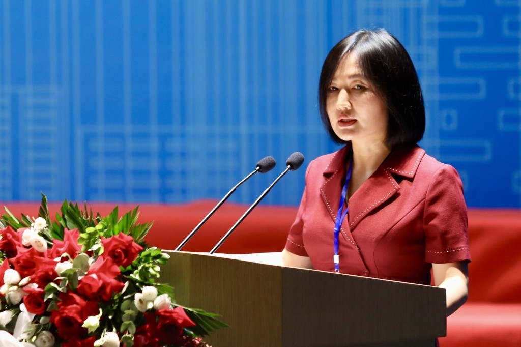 Bà Vũ Thị Mai, Giám đốc nhân sự Tập đoàn Công nghiệp – Viễn thông Quân đội (Viettel) tham luận tại diễn đàn