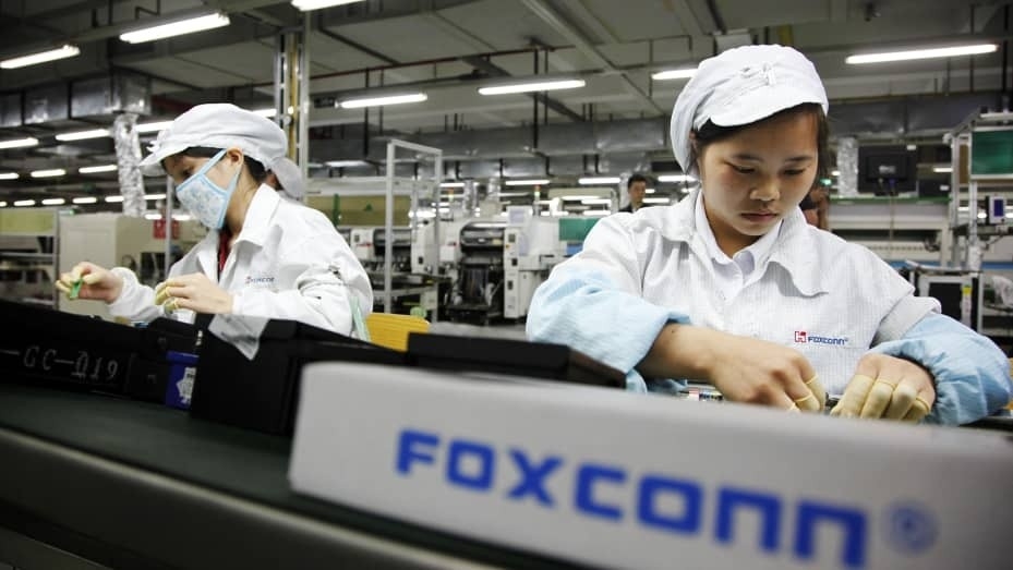 Quảng Ninh trao giấy chứng nhận cho 2 dự án của Foxconn