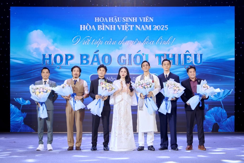 Các thành viên trong Ban giám khảo cuộc thi