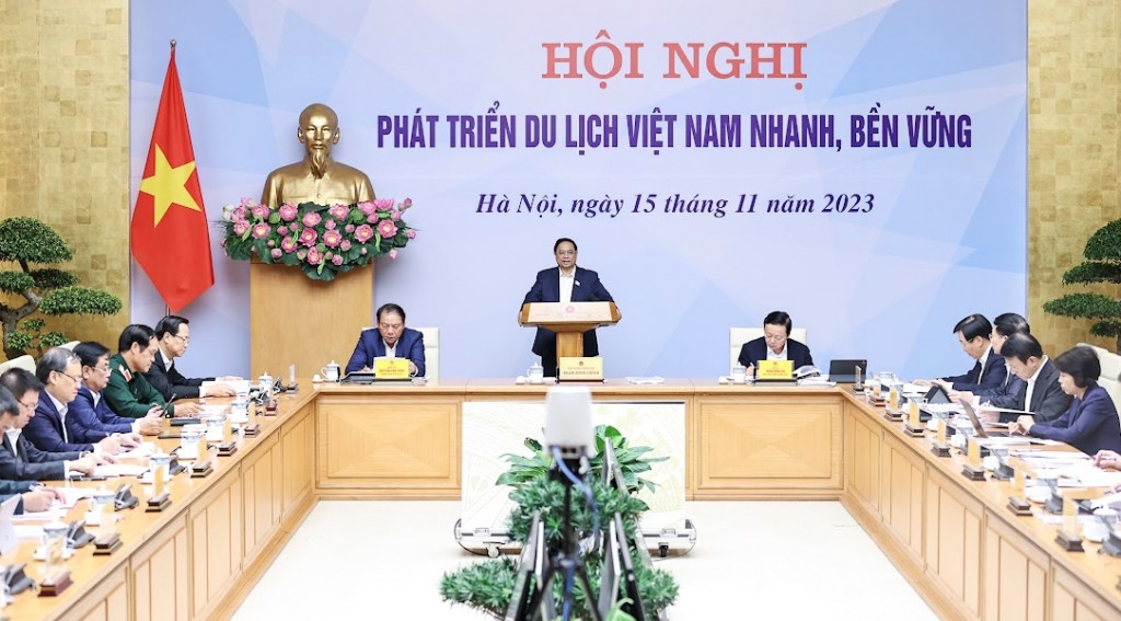 Thủ tướng Phạm Minh Chính chủ trì Hội nghị Phát triển du lịch Việt Nam nhanh, bền vững sáng 15/11 tại Hà Nội, kết nối tới trụ sở UBND các tỉnh, thành phố trên cả nước (Ảnh: VGP)