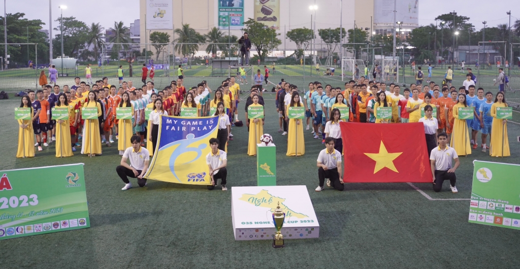 Giải bóng đá 035 Nghệ Tĩnh vừa chính thức khai mạc tại Làng thể thao Tuyên Sơn 