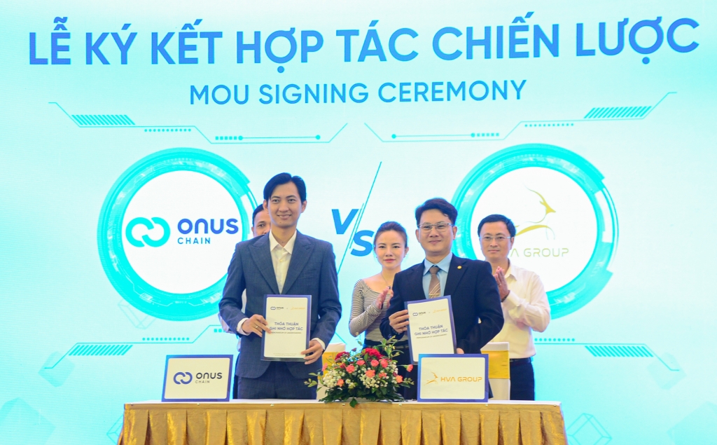 Lễ ký kết hợp tác chiến lược giữa OnusChain và các đối tác, đồng hành trong xây dựng hệ sinh thái đổi mới sáng tạo (Ảnh Đ.Minh)