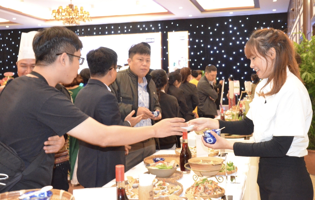 Đề án “Hành trình tìm kiếm giá trị văn hóa ẩm thực Việt Nam”tạo động lực thúc đẩy nền kinh tế ẩm thực theo hướng nâng cao chất lượng sản phẩm quảng bá văn hóa ẩm thực đến với du khách (Ảnh Đ.Minh).