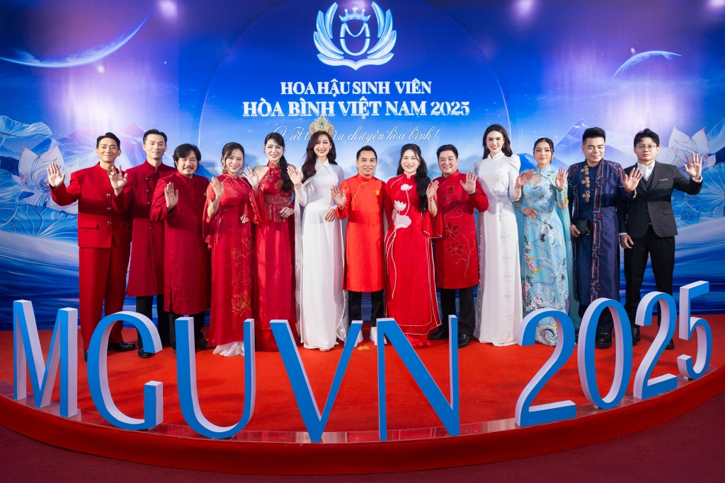 Dàn Ban giám khảo tại thảm đỏ Dàn Ban giám khảo tại thảm đỏ