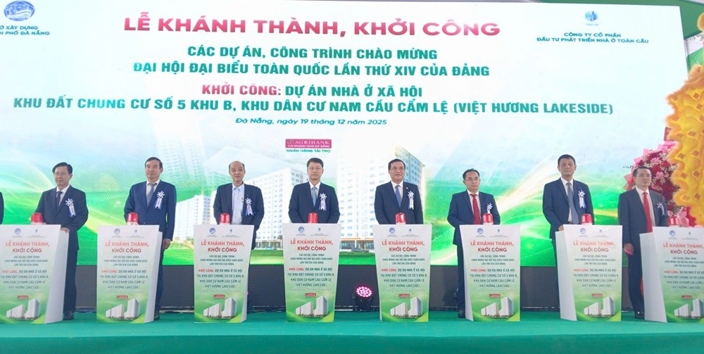Các đại biểu thực hiện nghi thức khởi công dự án Nhà ở xã hội tại khu đất Chung cư số 5 thuộc Khu B - Khu dân cư Nam cầu Cẩm Lệ Các đại biểu thực hiện nghi thức khởi công dự án Nhà ở xã hội tại khu đất Chung cư số 5 thuộc Khu B - Khu dân cư Nam cầu Cẩm Lệ