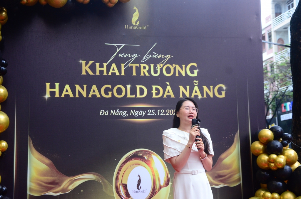 Bà Hana Ngô, nhà sáng lập kiêm Tổng Giám đốc HanaGold phát biểu tại lễ khai trương (Ảnh Đ.Minh) Bà Hana Ngô, nhà sáng lập kiêm Tổng Giám đốc HanaGold phát biểu tại lễ khai trương (Ảnh Đ.Minh)