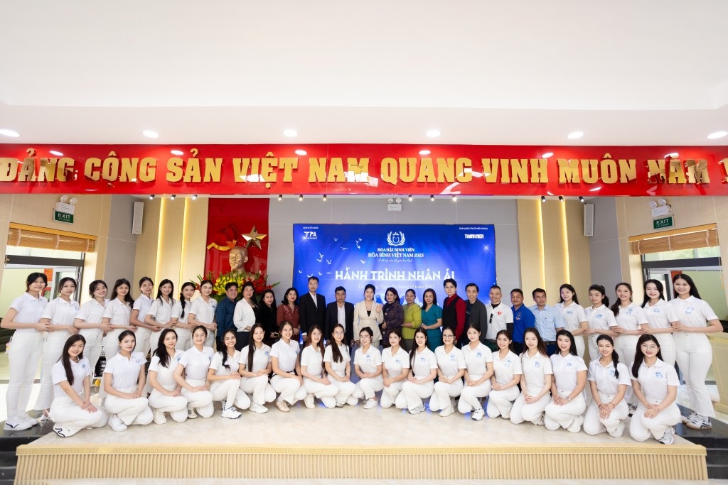 Những phần quà được trao đi không chỉ là sự hỗ trợ thiết thực mà còn thể hiện trách nhiệm xã hội và tấm lòng nhân ái của các thí sinh