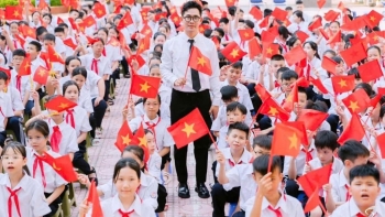 Tô thắm Thủ đô bằng "Màu cờ tôi yêu"