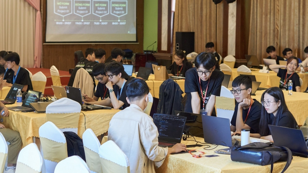 Đà Nẵng: Ứng dụng hỗ trợ phân loại rác thải đoạt giải Nhất cuộc thi UniHack 2023