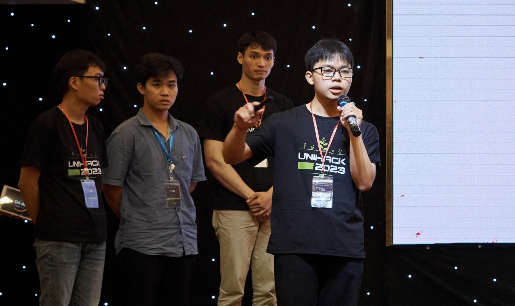 Đà Nẵng: Ứng dụng hỗ trợ phân loại rác thải đoạt giải Nhất cuộc thi UniHack 2023