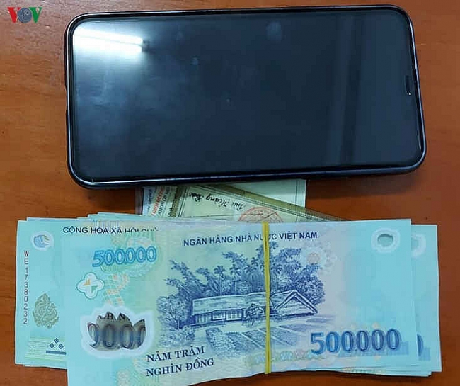 Bắt quả tang y sĩ quay clip tống tiền 10 triệu đồng