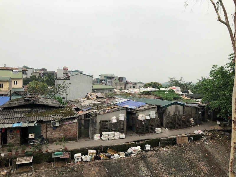 Phúc Xá (Ba Đình): Mất an toàn vệ sinh môi trường ở chân cầu Long Biên phuc xa ba dinh mat an toan ve sinh moi truong o chan cau long bien