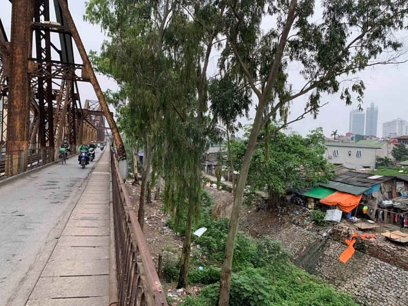 Phúc Xá (Ba Đình): Mất an toàn vệ sinh môi trường ở chân cầu Long Biên phuc xa ba dinh mat an toan ve sinh moi truong o chan cau long bien