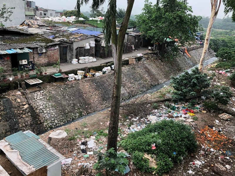 Phúc Xá (Ba Đình): Mất an toàn vệ sinh môi trường ở chân cầu Long Biên phuc xa ba dinh mat an toan ve sinh moi truong o chan cau long bien