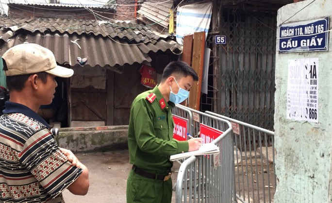 Chủ tịch H&agrave; Nội y&ecirc;u cầu người trở về từ ch&acirc;u &Acirc;u c&aacute;ch ly, hạn chế tối đa tiếp x&uacute;c người th&acirc;n trong nh&agrave; - Ảnh 2.